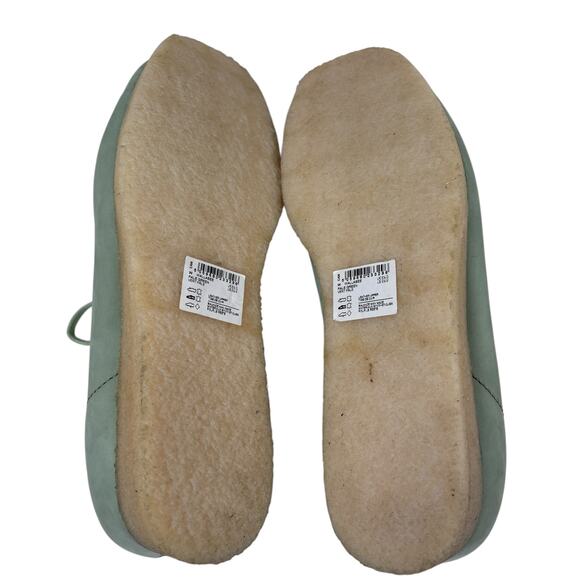 SIZE 9.5 LIGHT GREEN MEN'S CLARKS WALLABEES - Picture 6 of 8
